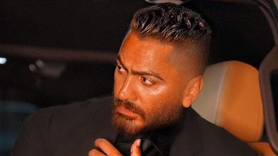تامر حسني ينعى وفاة شقيق النجم أحمد حلمي 