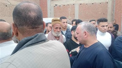 أهالي قرية طنان يشيعون جثمان المبتهل الشيخ ضياء الناظر