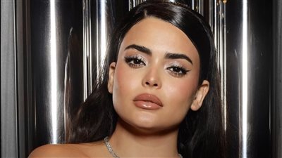 أسماء جلال تخطف الأنظار بإطلالة موف (صور)