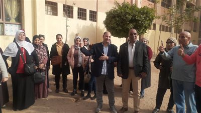 شاهد.. رصد اللحظات المميزة خلال انتظار الناخبين أمام اللجان في الانتخابات الرئاسية 2024 