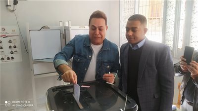 حكيم يدلي بصوته في انتخابات الرئاسة المصرية