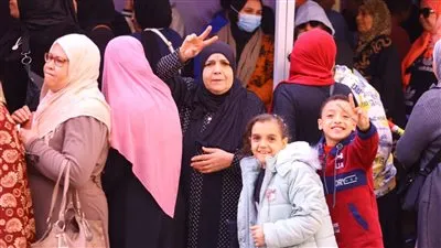 المرأة تشارك بقوة.. المجلس القومي للمرأة يوثق لقطات من أمام لجان الانتخابات 