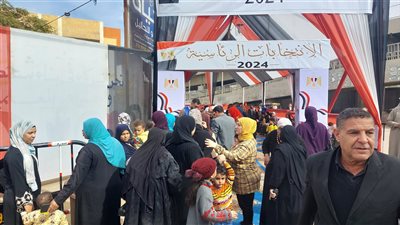 المرأة تزين طوابير الناخبين في انتخابات الرئاسة بجنوب الجيزة (صور) 