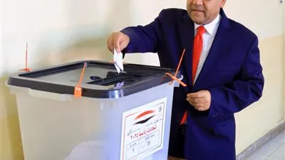 رئيس التنظيم والإدارة يدلي بصوته في الانتخابات الرئاسية ويدعو المواطنين لاستخدام حقهم الدستوري