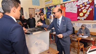 رئيس جامعة أسيوط يُدلي بصوته في الانتخابات الرئاسية