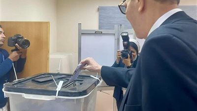 رئيس النيابة الإدارية يدلي بصوته في انتخابات رئاسة الجمهورية