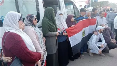 بأعلام مصر.. توافد كبير من الناخبين على لجان الاقتراع بمحافظة الغربية (صور)