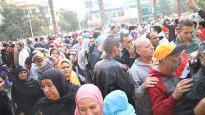 مدرسة الطبرى الشروق تشهد تزايدا في أعداد الناخبين.. ومستشار اللجنة يتدخل