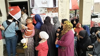 بالزغاريد والرقص.. إقبال كبير للناخبين فى لجان الانتخابات بلجنة الوافدين بالجيزة