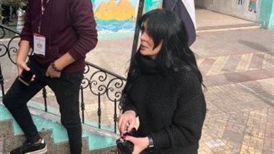 حورية فرغلي تدلي بصوتها في الانتخابات الرئاسية 