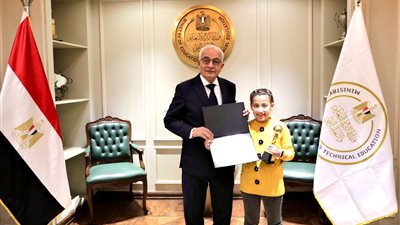 وزير التعليم يكرم الطالبين الحاصلين على المركز الثالث عالميا في مسابقة 