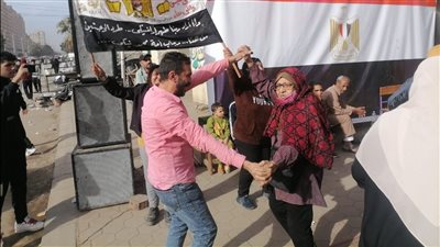 «تحت شعار السن مجرد رقم» سيدة مسنة تحتفل بالإدلاء بصوتها في الانتخابات الرئاسية 2024 