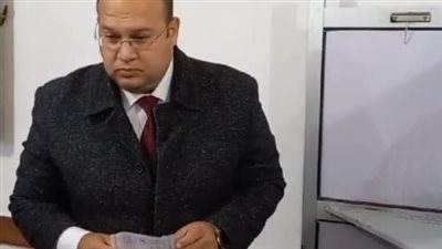 نائب محافظ الجيزة يدلي بصوته في الانتخابات الرئاسية بمدرسة السعيدية الثانوية (صور)