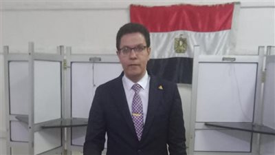 رئيس جامعة بنها يدلي بصوته في الانتخابات الرئاسية