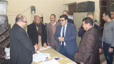 نائب محافظ بني سويف يدلي بصوته خلال تفقده لجان مركزي الفشن وببا بلجنة الوافدين