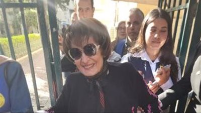 سميرة أحمد تدلي بصوتها في الانتخابات الرئاسية 