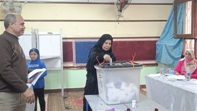 كبار السن يحرصون على المشاركة في الانتخابات الرئاسية بمدرسة نور المعارف بالجيزة