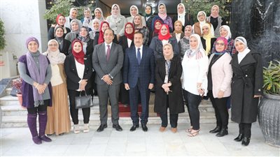 محافظ المنوفية يلتقي خريجات برنامج 