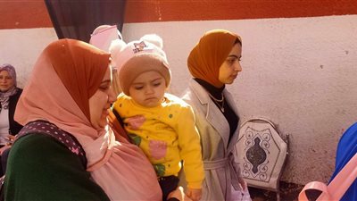 الأمهات بصحبة أطفالهم الرضع يزينون العرس الانتخابي بالقليوبية 