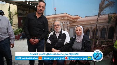 قاضي اللجنة الانتخابية يخرج إلى الفنان صبري عبدالمنعم للإدلاء بصوته