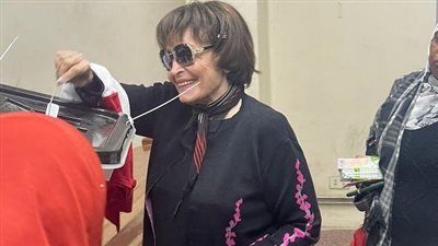 سميرة أحمد: 