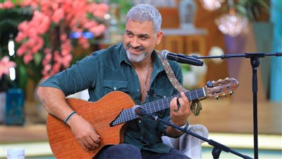 الخميس.. هاني عادل يكشف أسرار الرجل الرمادي في 