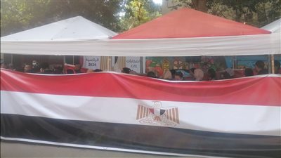 زحام شديد أمام مدرسة الجمهورية بالمعادي في اليوم الثالث من الانتخابات الرئاسية ٢٠٢٤