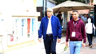 طارق عامر محافظ البنك المركزي السابق يدلى بصوته في الزمالك (فيديو وصور)