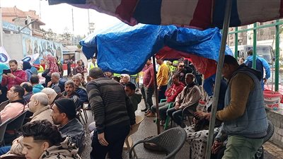 رغم تساقط الأمطار.. توافد الناخبين إلى المقار الانتخابية غرب الإسكندرية