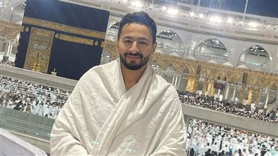 شاهد.. حمادة هلال في الحرم المكي 