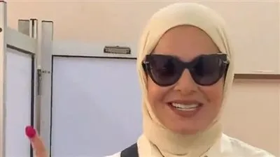 منى عبد الغني تدلي بصوتها في الانتخابات الرئاسية 2024