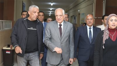 محافظ الجيزة يواصل جولاته لمتابعة توافد المواطنين بمقار اللجان الانتخابية ببولاق الدكرور