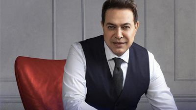 الجمعة.. حكيم يحيي حفلًا غنائيًا بالرياض