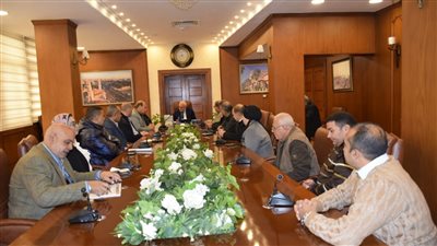 محافظ بورسعيد يناقش استعدادات المحافظة لاستقبال أعياد النصر