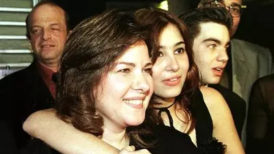 بعد تصدرها التريند.. تعرف على علاقة دنيا عبد العزيز بدلال عبد العزيز 