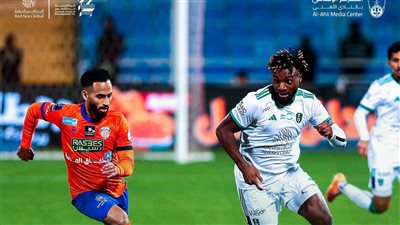 الأهلي يسحق الفيحاء برباعية دون رد في دوري روشن السعودي