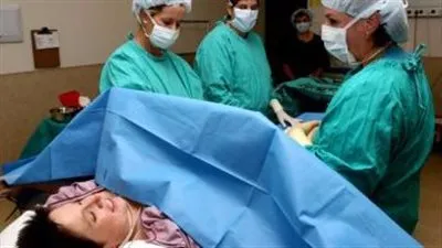 مسببات الولادة القيصرية.. تحليل أسباب اتخاذ هذا الخيار الجراحي في عملية الولادة