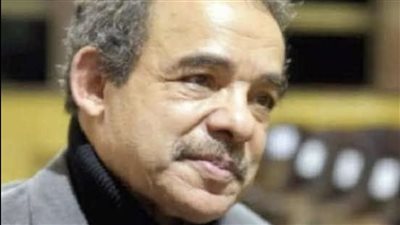 عمرو عبدالعزيز ينعي وفاة الراحل عادل أنور