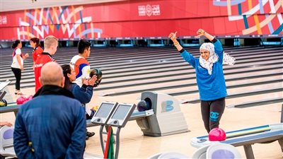 تعديلات جوهرية للتسهيل على شديدي الإعاقة في البولينج بالأولمبياد الخاص 