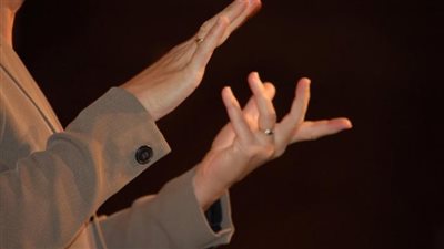  الصم والبكم: أبطال يستحقون الفهم والدعم 