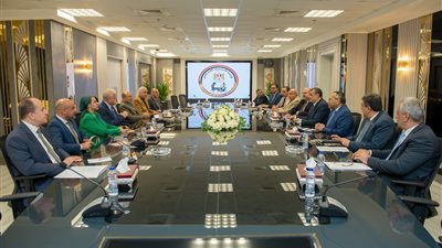 وزير الإنتاج الحربي ومحافظ جنوب سيناء يناقشان تعزيز التعاون المشترك