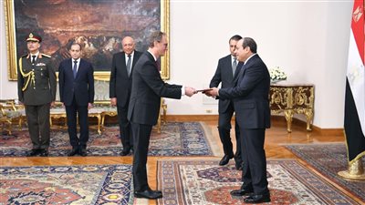 الرئيس السيسي يتسلم أوراق اعتماد عدد من السفراء الجدد بالقاهرة