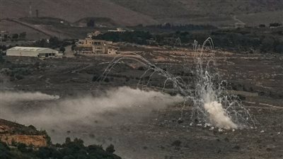 اندلاع النيران داخل منزل جنوب لبنان جراء القصف الإسرائيلي