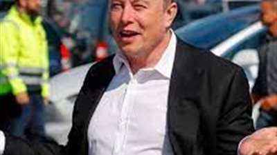 جدال حاد بين الملياردير الأمريكي إيلون ماسك ومدير الصحة العالمية