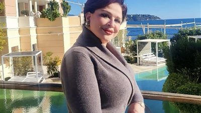 إلهام شاهين تهنئ الرئيس عبد الفتاح السيسي بالفوز في انتخابات الرئاسة: سيستكمل مسيرة التنمية