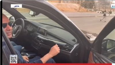 عاجل| السيسي يجري حوارا مع عدد من المواطنين أثناء مروره بشوارع القاهرة