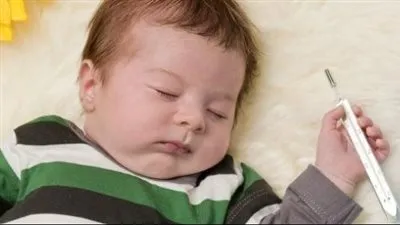 طرق تخفيض حرارة الطفل دون استعمال الأدوية