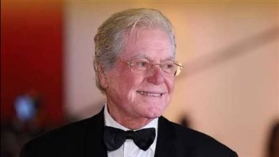  هكذا يظهر حسين فهمي خلال أحداث فيلم 