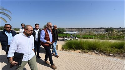 وزير الإسكان يتفقد مشروعات الشريط النهري السياحي بمدينة أسوان الجديدة 