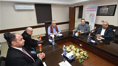 وزير الإسكان يتفقد مركز التحول الرقمى بمقر جهاز مدينة أسوان الجديدة